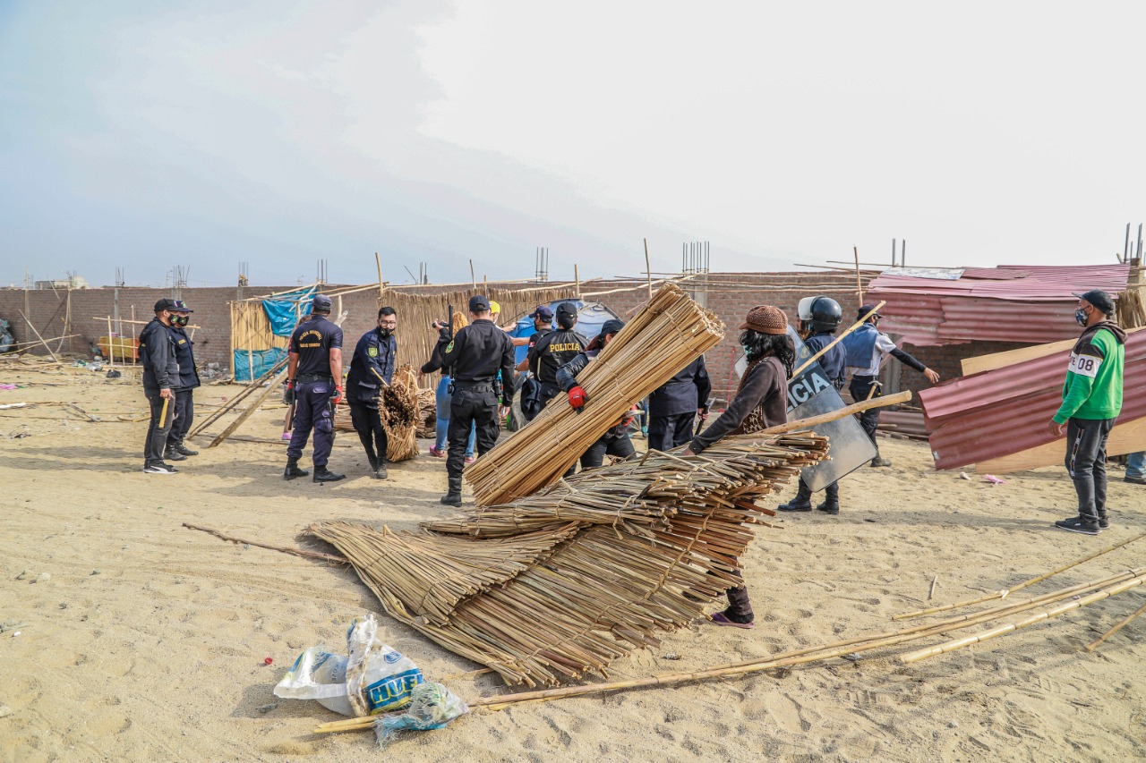 Nuevo Chimbote: desalojan a familias que invadieron zona ecológica de los Pantanos de Villa María  
