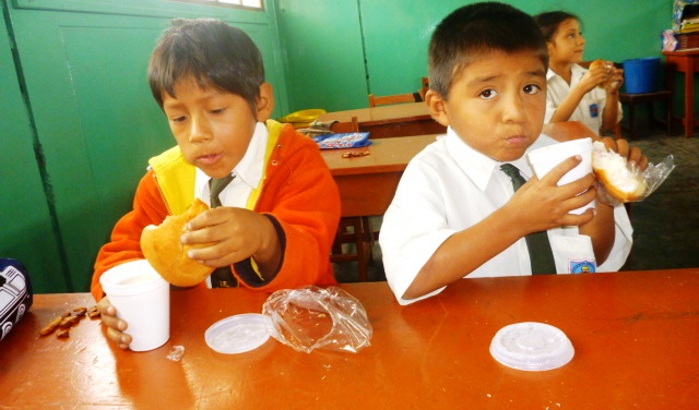    Aseguran que más de 25 mil alumnos recibieron desayunos de "Qali Warma"