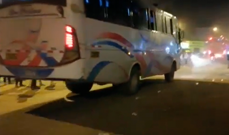 Obreros de agroexportadoras desbloquean puente de Virú tras derogatoria de Ley Agraria