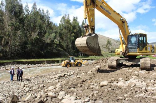Se culminaron obras descolmatación en el río Huarmey