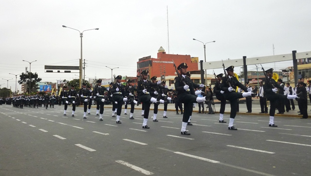 Chimbote: Policía Nacional celebra aniversario con desfile cívico