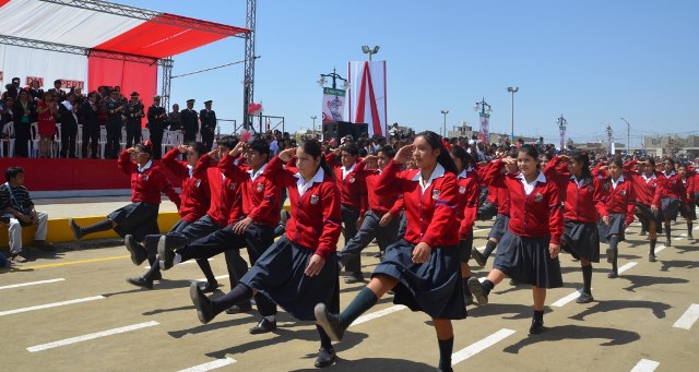  Cientos disfrutaron de desfile patrio en Plaza Mayor de San Luis