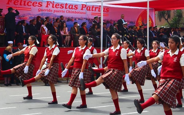Instituciones educativas participaron en desfile cívico militar por Fiestas Patrias