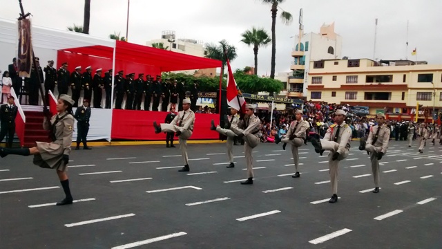 Con gran público se realizó el desfile cívico militar por Fiestas Patrias en Chimbote