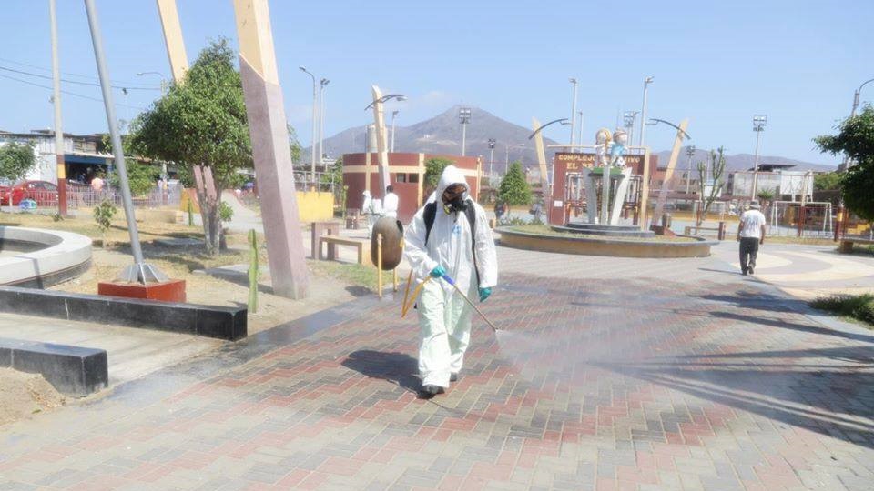 Continúa desinfección y fumigación de las principales calles de Chimbote