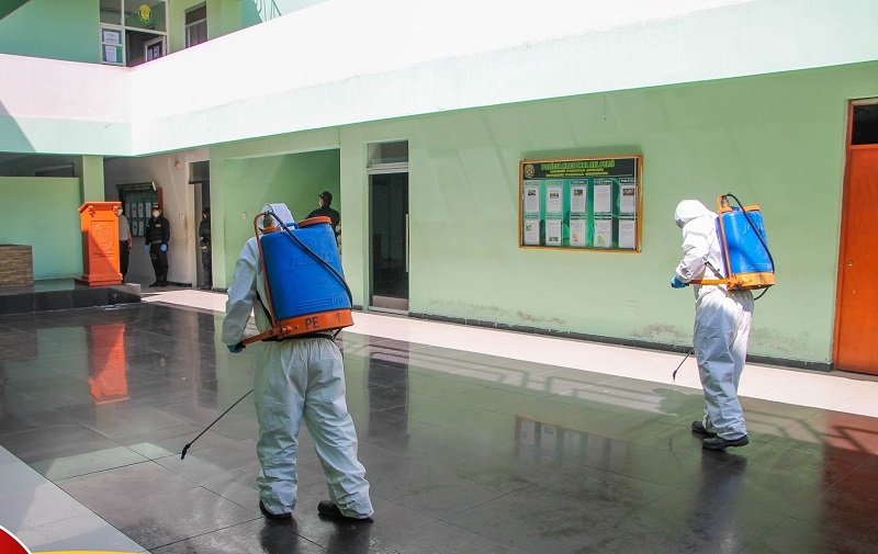 Desinfectan sede de la División Policial de Chimbote en prevención del Covid-19