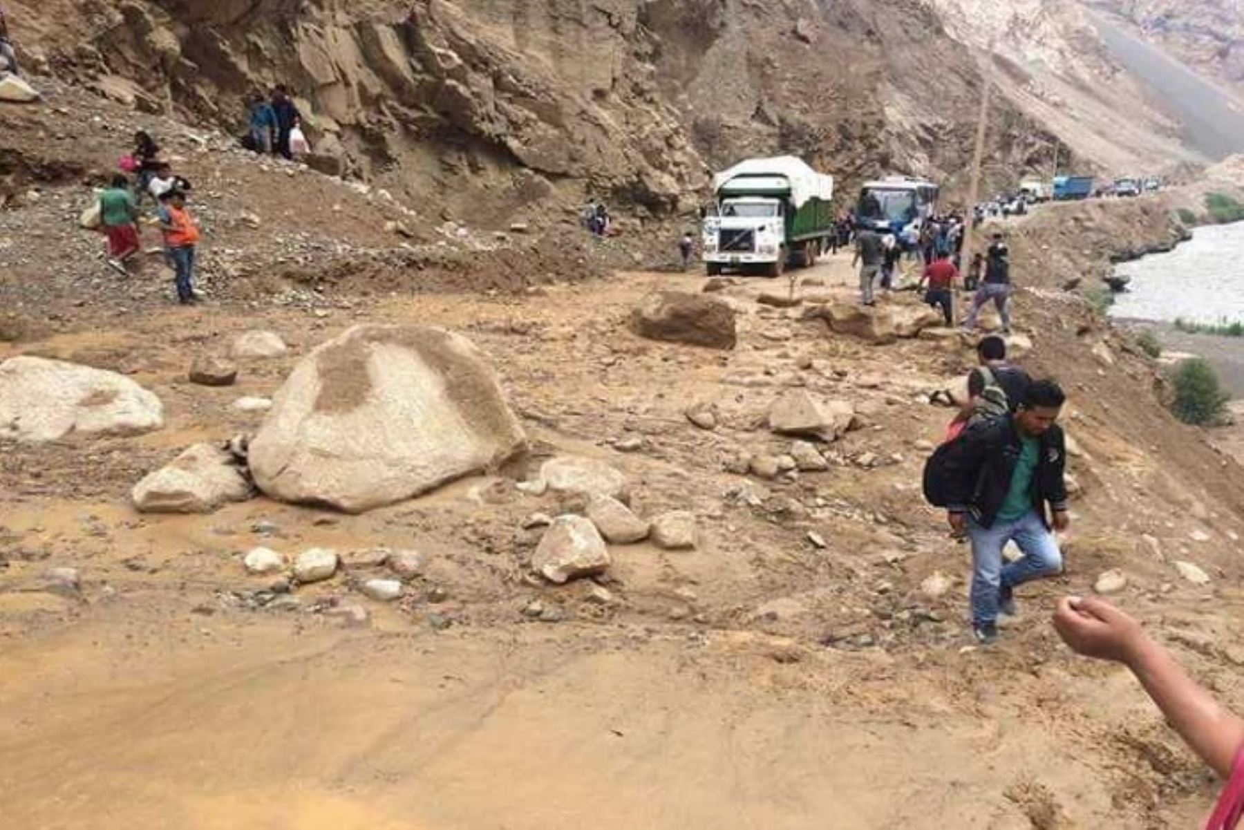Debido a lluvias intensas queda restringido el tránsito en la vía Huaraz – Casma