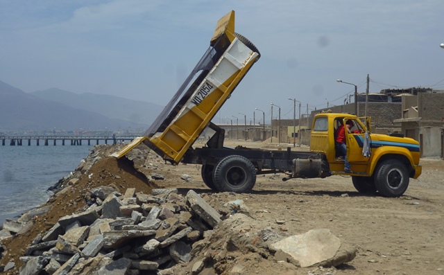  Basural formado en la costanera se ha convertido en foco infeccioso