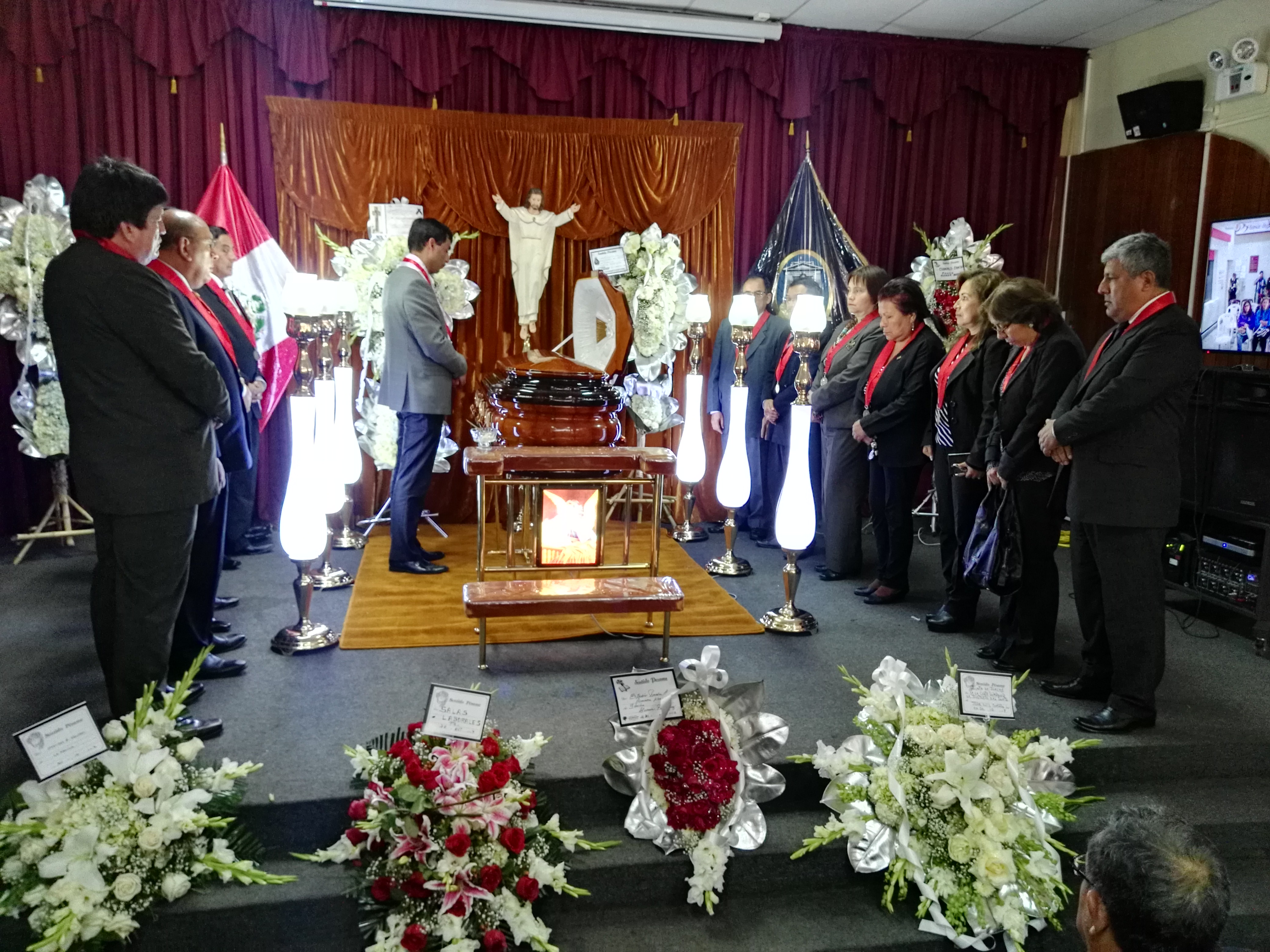 Magistrados de Corte del Santa rinden homenaje a fallecido juez superior José Luis Guerra 