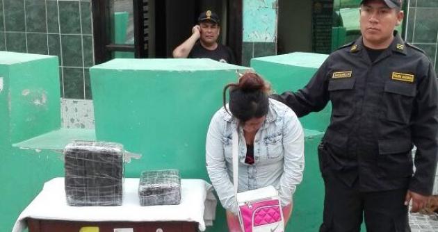 Áncash: Detienen en Chuquicara a mujer que trasladaba 3 kilos de marihuana en camión 