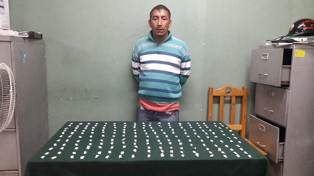 Detienen a escurridizo vendedor de droga alias “Virolo” en la zona este de Chimbote con 196 ketes de PBC