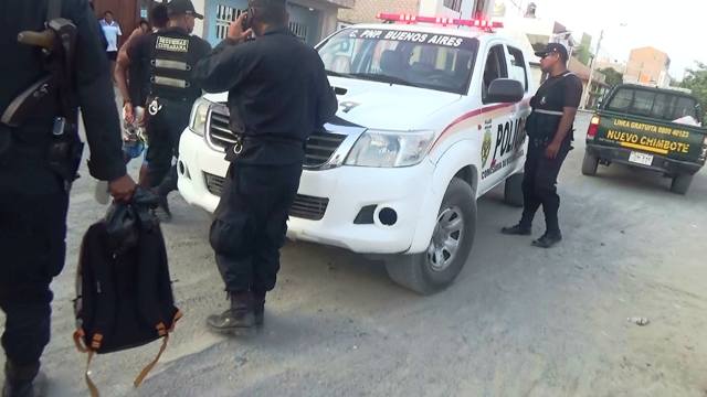Atrapan a delincuente que pistola en mano había asaltado a taxista en Nuevo Chimbote