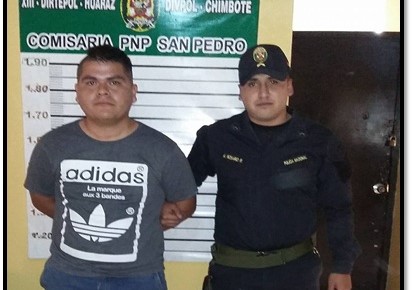 Sujeto es detenido presuntamente por arrojar sillas y botellas contra policías en Chimbote