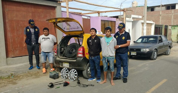 Policía detiene a tres sujetos dedicados al robo de vehículos en Chimbote