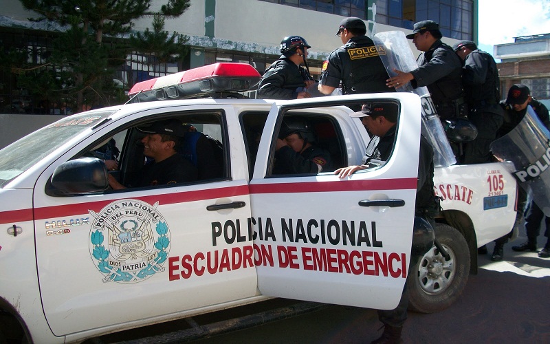 Policías atrapan a escurridizos ladrones de celulares en “Magdalena Nueva” de Chimbote