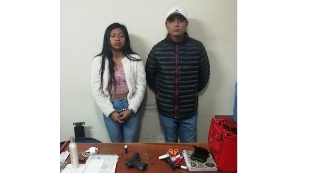 Policías intervienen a pareja que se trasladaba con una pistola en el centro de Chimbote