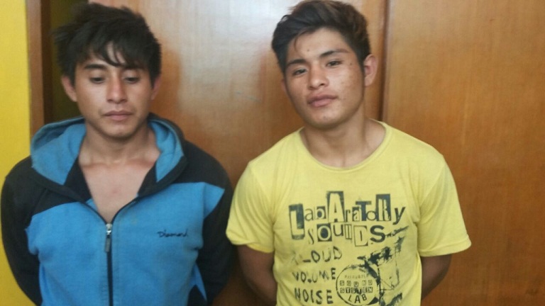 Policía detiene a 2 sujetos en Chimbote con 341 ketes de PBC y explosivos