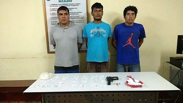 Policía interviene a 3 sujetos que escondían droga hasta en la arena en Nuevo Chimbote