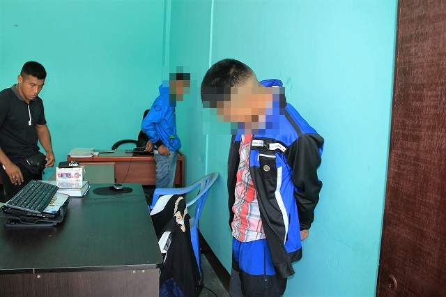 Intervienen a 3 menores cuando asaltaban pistola en mano una minimarket en Nuevo Chimbote