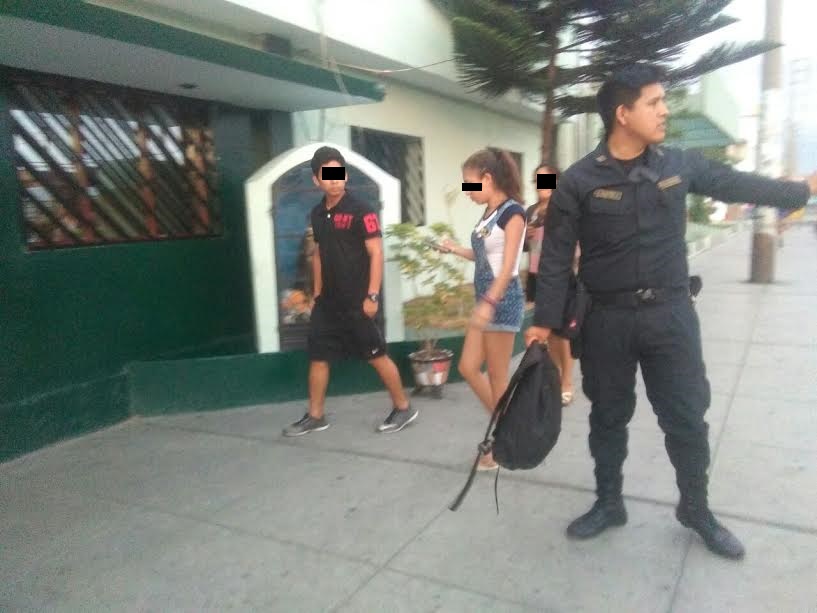 Chimbote: serenos del “Grupo delta” intervienen a tres jóvenes en posesión de marihuana(Video)