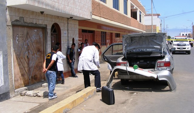 Chimbote: detonan artefacto explosivo dentro de automóvil 