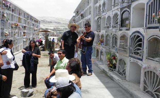 Centenares de deudos acuden al “Divino Maestro” para visitar a sus difuntos