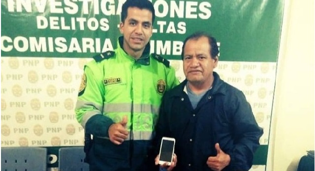 Efectivo policial halla celular y le entrega a su dueño en Chimbote