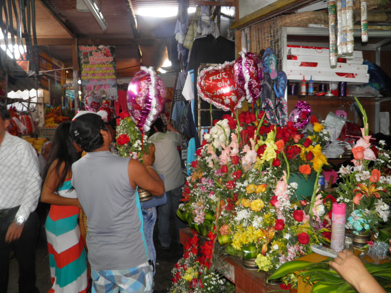 Chimbote: Venta de arreglos florales y canastas se incrementan previo al Día de la Madre