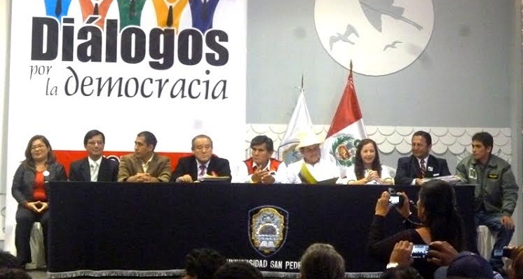   Con nueve candidatos al gobierno regional inició el debate “Diálogos por la Democracia”