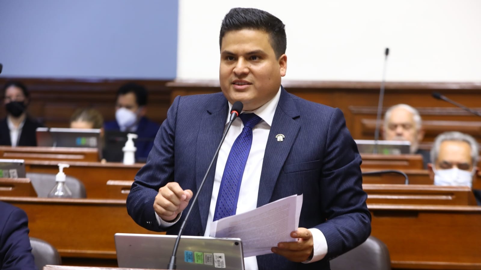 Congresista Bazán califica de "amenaza" ultimátum de Dina Boluarte al Congreso 