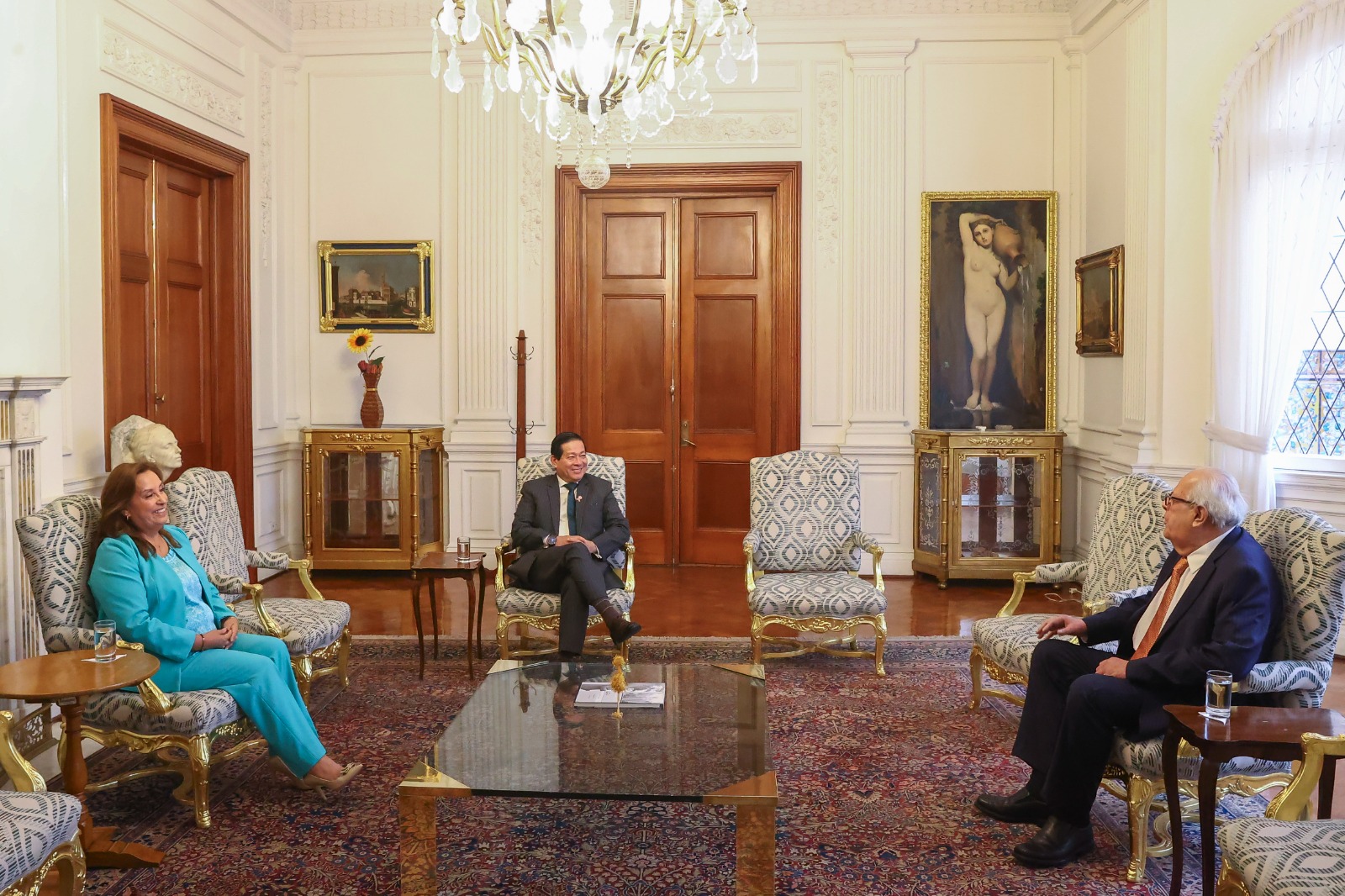 Presidenta Boluarte y jefe del BCR coordinan acciones para continuar fortaleciendo el crecimiento de la economía  