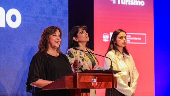 Dina Boluarte a sus críticos: “Los que andan con su hígado enfermo, tomen Hepabionta”