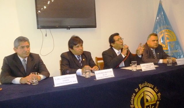 Psicólogos promueven campaña “Cuenta conmigo, amigo” para erradicar violencia en  colegios