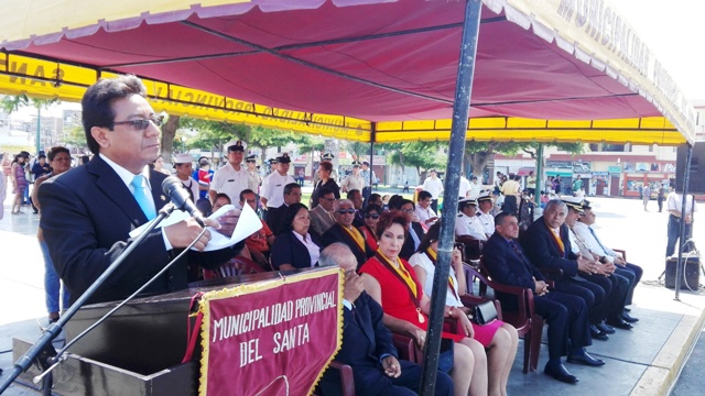 Director de Turismo insiste en realizar concurso de natación en la bahía de Chimbote