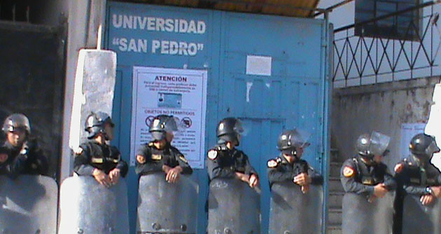 Huaraz: Docentes rinden evaluación en medio de protestas 