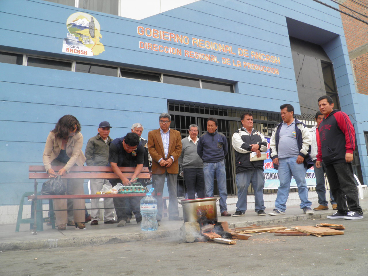 Chimbote: Con olla común trabajadores de la Producción exigen pagos de incentivos laborales 