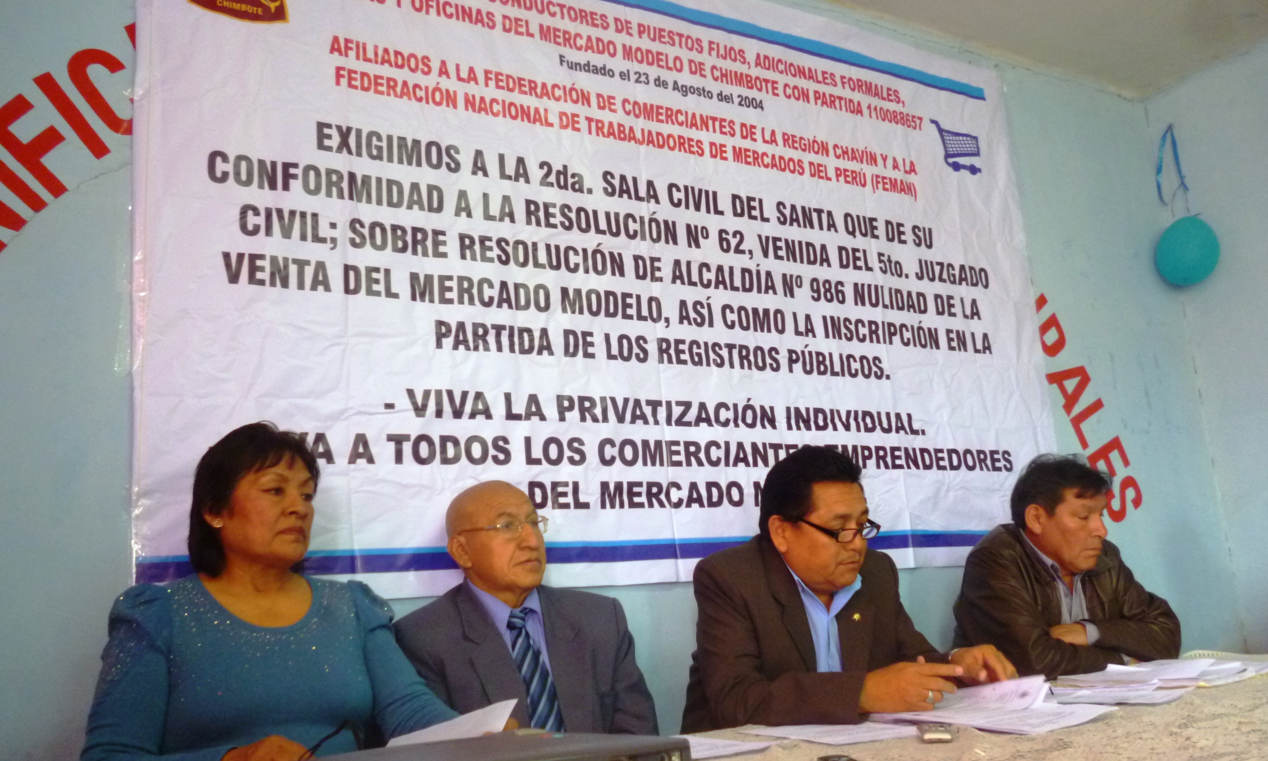  Comerciantes exigen privatización individual del Mercado Modelo