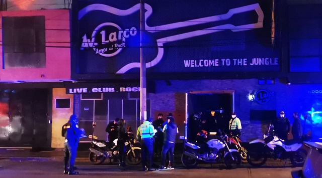 Intervienen y multan a más de 50 "covidiotas" por incumplir toque de queda en Chimbote