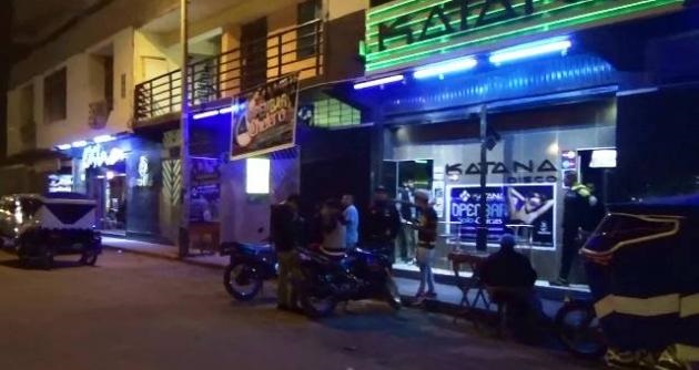 Policía manipula en estado de ebriedad su arma de fuego en frontis de discoteca de Nuevo Chimbote