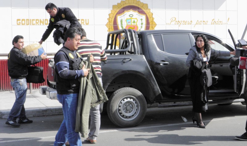 Asaltantes se llevan 28 mil soles de farmacia de la avenida Meiggs