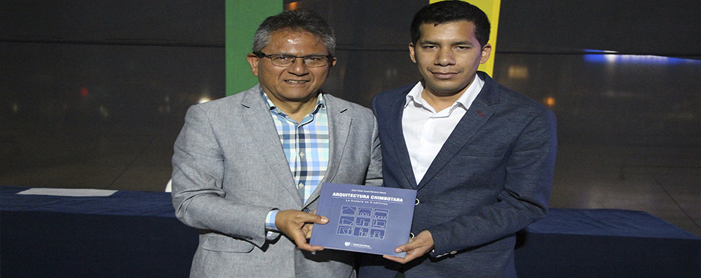 Chimbote: docente de la UCV presentó libro en la Felinch 2019