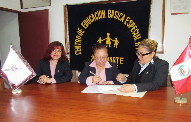 Escuela de Educación de Uladech firmó convenio con colegio especial 