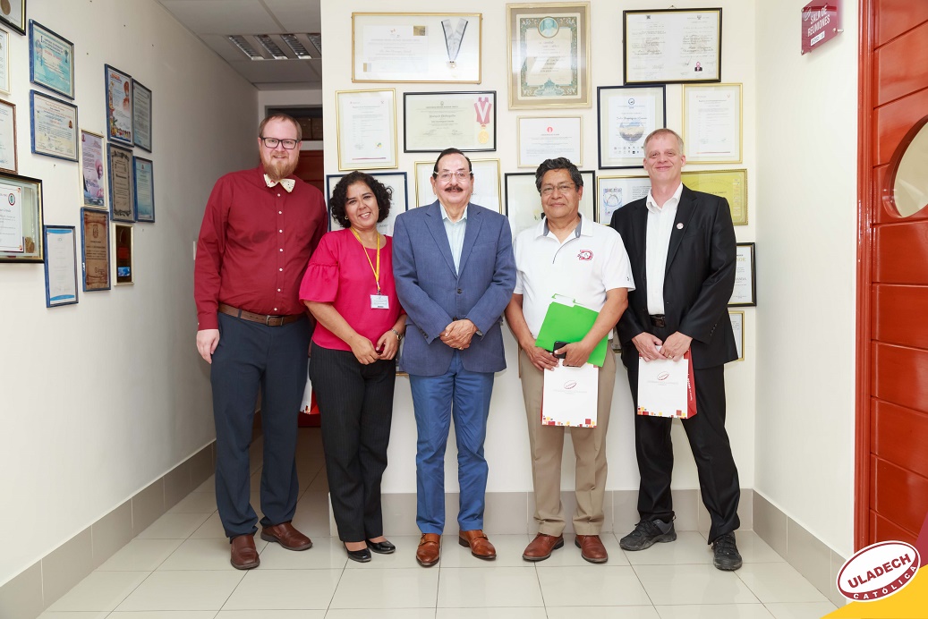   Catedráticos de Dixie State University capacitan a docentes del centro de idiomas de Uladech Católica