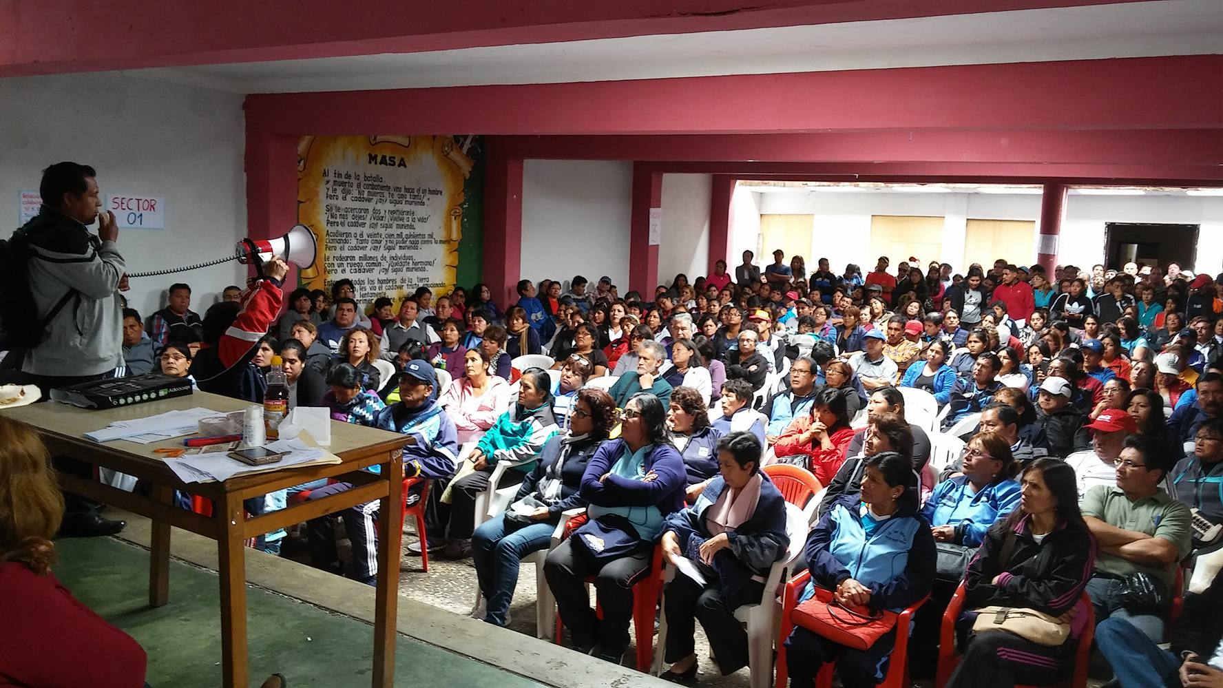 Chimbote: docentes advierten que seguirán acatando huelga indefinida así les descuenten 