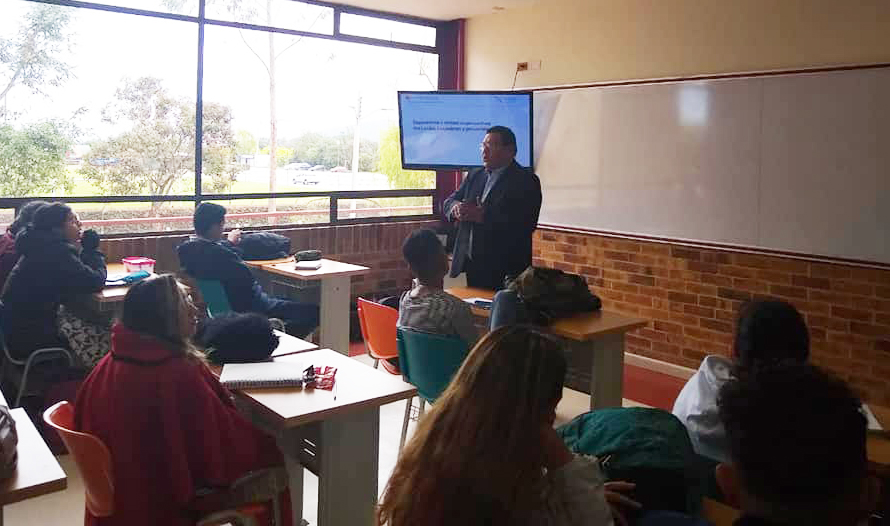 Docentes vallejianos realizan pasantía en Universidad Santo Tomás de Colombia