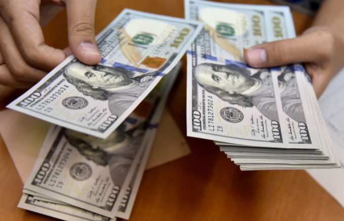 Dólar mantiene tendencia a la baja y cae 3.9% en tres primeras semanas de 2022