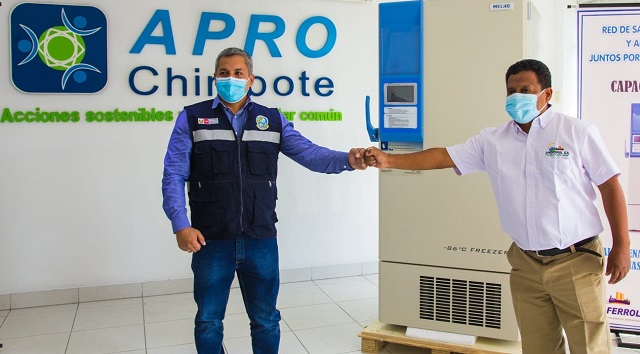 Aproferrol entrega ultracongeladora para almacenar 100 mil 800 vacunas contra la Covid-19