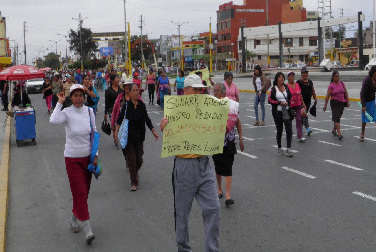 Chimbote: Comerciantes de Dos de Mayo rechazan inscripción de su dirigente ante Sunarp