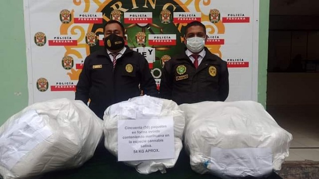 Detienen a dos sujetos transportando 53 kilos de droga en la carretera Chimbote-Sihuas