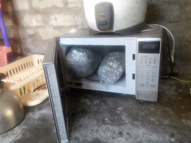 Intervienen a 3 sujetos que escondían 1 kilo de marihuana en horno microondas en Nuevo Chimbote